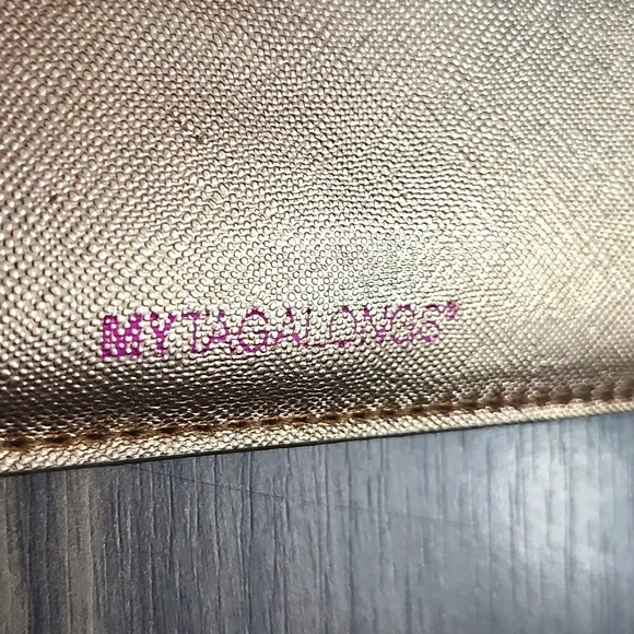 Free With Purchase, Flat Thin Gold Wallet, Clummm, 9"X5" - Picture 2 of 11